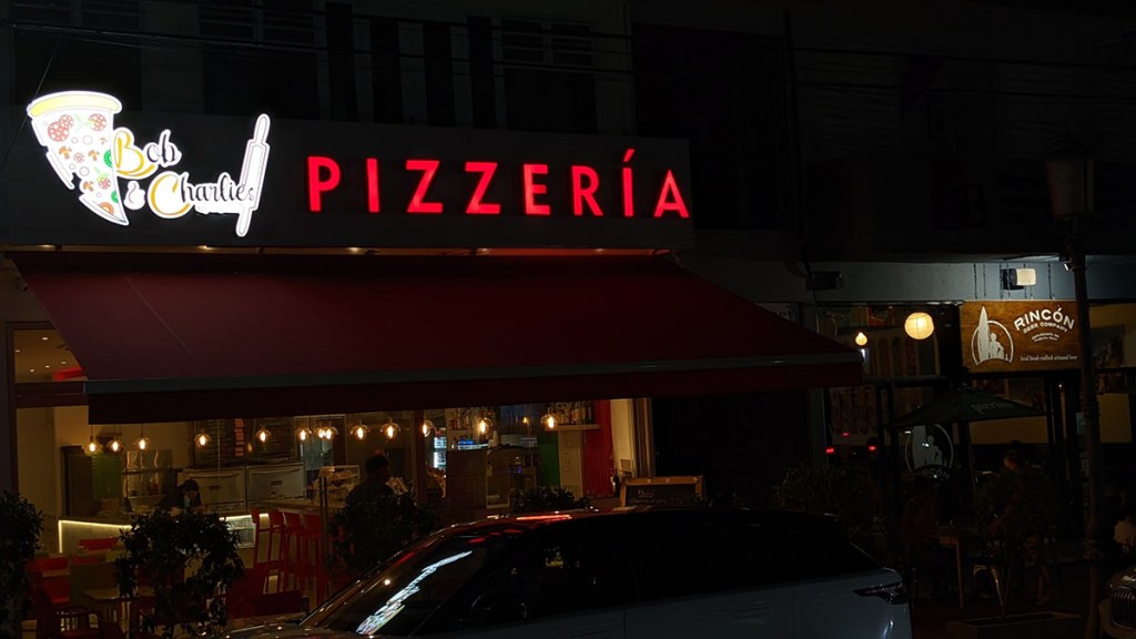 Bob & Charlies Pizzeria in Rincon